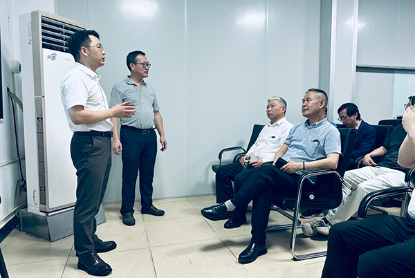清华华东校友及各位企业家莅临榴莲APP官网下载入口环境试验设备公司